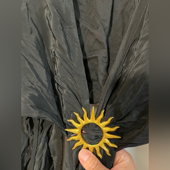 Cutout Plunging Maxi Dress
Farm Rio - Picture 8 of 14